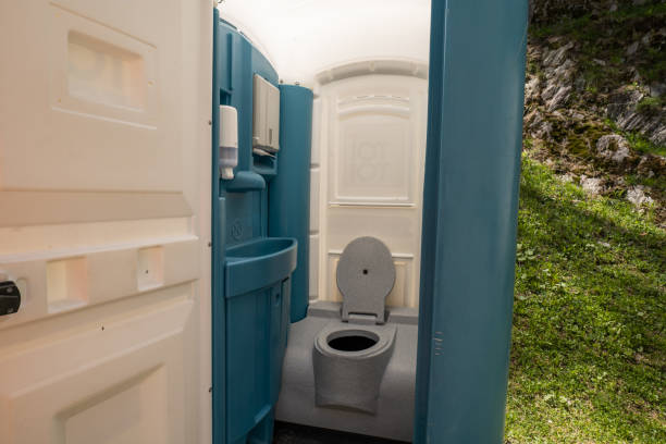 Best Portable restroom trailer rental  in Mulberry, OH